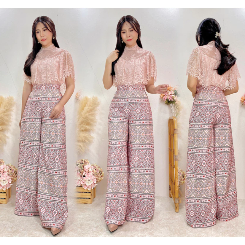 kudapy เซท 2ชิ้น เซตเสื้อลูกไม้แต่งระบายสีขาว,สีชมพู+กางเกงขาบานยาวพิมพ์ลายไทย