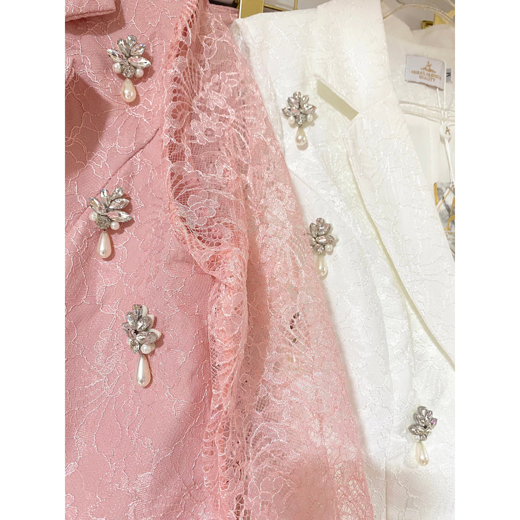 kudapy เซตเสื้อลูกไม้คอปกทรงสูท+กางเกงขายาวทรงกระบอกสีขาว ,สีชมพู