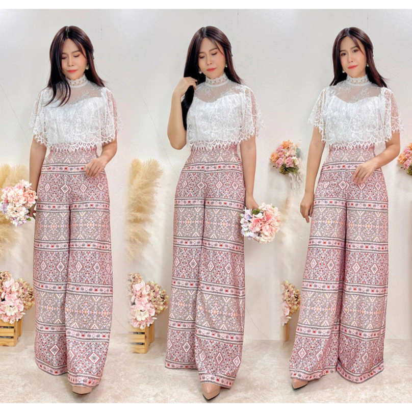kudapy เซท 2ชิ้น เซตเสื้อลูกไม้แต่งระบายสีขาว,สีชมพู+กางเกงขาบานยาวพิมพ์ลายไทย