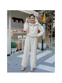 kudapy ชุดเซต 2 ชิ้น สีขาวครีม ผ้าลูกไม้งานปักดอกไม้ด้วย มีซับใน มีฮู๊ดด้วย