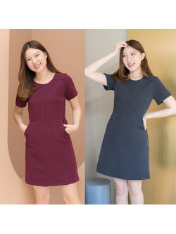 kudapy เดรสสั้นสีแดงเข้ม/สีเทาเข้ม ตัดต่อเล่นคัทติ้งกลางลำตัวและช่วงไหล่ มีกระเป๋าด้านข้าง งานซับในทั้งตัว