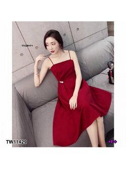 kudapy เดรสสายเดี่ยวสีแดงสด เอวแต่งมุก 2 เม็ด แต่งจีบเล้กๆ งานผ้าฮานาเกะสีพื้น ชายระบายเฉียงๆ พร้อมส่ง