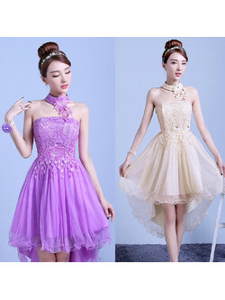 kudapy ชุดราตรีสั้นเกาะอกสีครีมเบจ/สีม่วง ผ้าลูกไม้ผสมซีทรู หน้าสั้นหลังยาว มีผ้าแต่งเป็นสร้อยคอติดดอกไม้ เดรสทรงสวยมากค่ะ