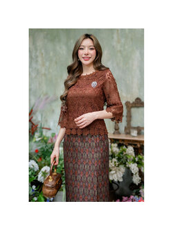 kudapy เสื้อลูกไม้ทอลายอย่างดี 3มิติ เชิงผ้าลายสวยมากๆเนื้อแน่น คอเป็นคอกลมแต่งด้วยลูกไม่เล็ก (เฉพาะเสื้อ)