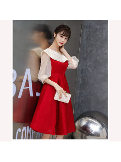 kudapy เดรสสั้นสีแดง ผ้ากลิตเตอร์สะท้อนแสงไฟ แขนเสื้อเป็นผ้ามุ้งสีครีม 2 ชั้น , ชั้นนอกแต่งด้วยดิ้นรูปดาวสีทอง