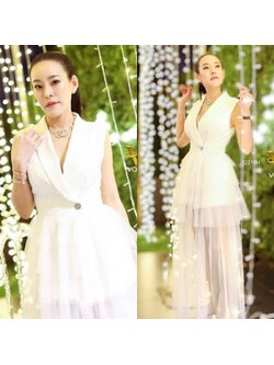 kudapy เดรสสูทแขนกุดสีขาว แต่งกระดุมหน้า แต่งผ้าตาข่ายระบายชั้นๆ