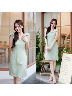 kudapy เดรสสั้นสีเขียวมัทฉะ สายเดี่ยวแต่ง Double Bow ที่ไหล่ ทรงเดรสเข้ารูปคัตติ้งเรียบ