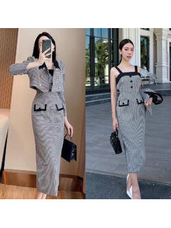 kudapy เซ็ทเดรส+เสื้อครอปสั้น งานหรู ด้านหน้าแต่งกระดุม 3 เม็ดเพิ่มความน่ารัก แต่งกระเป๋าหลอกซ้าย ขวา ซิปหลัง