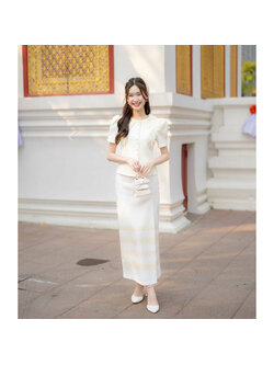 kudapy ชุดเซ็ทเสื้อ+ผ้าุงสีครีม ผ้าไทย กระดุมหน้า แขนสั้น คอปกผ้าลูกไม้ ใส่ออกงานบุย งานบวช สวยดูดี