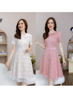 kudapy เดรสสั้นสีขาว/สีชมพู ลูกไม้คอปก ลูกไม้ลายสวย เป็นลายใบเมเปิ้ล มีดีเทลแต่งกระมุก เพิ่มความสวยหรู