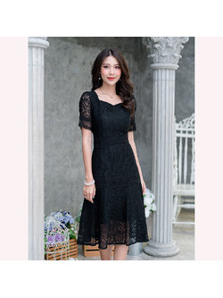 kudapy เดรสสั้นคอเหลี่ยมไหล่ยกสีดำ แขนสั้นลูกไม้ผ้าดีเนื้อนิ่ม ลายสวย ดีเทลแต่งลูกไม้คาดช่วงเอว และสะโพก