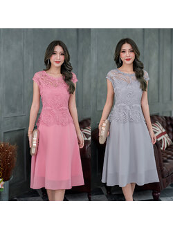 kudapy เดรสสั้นสีชมพู/สีเทา ลูกไม้ดีไซน์ไหล่ล้ำ แต่งดีเทลรอบคอและรอบแขนด้วยลูกไม้อะไหล่วิ้งๆ สวยมาก