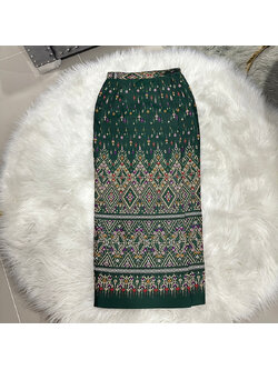 kudapy ผ้าถุงทอลายสีเขียว ใส่ออกงาน งานเก็บเอวทรงสวย ผ้าทอลายอย่างดี งานตัดเย็บอย่างดี มีซับใน ซิบหลัง