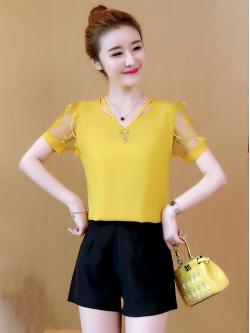 เสื้อสีเหลือง ผ้าชีฟองชนิดเนื้อหนา แขนเสื้อผ้าลูกไม้ คอเสื้อดีไซน์เก๋