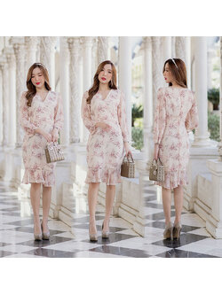 kudapy เดรสสั้นสีครีม ผ้าซีฟองสไตล์เรียบหรู มาพร้อมดีเทลเก๋ๆ คอวี แขนพอง ปลายแขนทรงสวย ชุดนี้ใส่สวยอำพรางหุ่นมาก