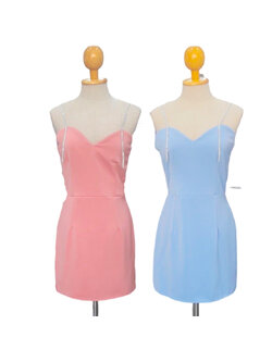 kudapy เดรสสั้นเกาะอกสีชมพู /สีฟ้า ไปงานสายโซ่เพชรสีเงินสวย งานเก็บทรงสวยมาก ผ้ายืดเล็กน้อยซิปหลังอย่างดี