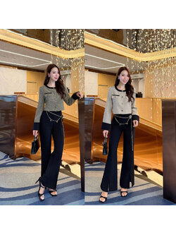 kudapy เซ็ทเสื้อครอปสูท ผ้าเนื้อทอแน่นสีสวยคลาสสิก ตัดต่อขอบสีดำบริเวณคอ แขน และชายเสื้อ เพิ่มความคมชัด กระดุมหน้าเรียงแนวตั้งแบบมินิมอล