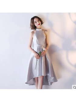 kudapy เดรสสั้นสีเทา ออกงานผ้าซาติน คอสูง เปิดครึ่งหลัง กระโปรงหน้าสั้นหลังยาว