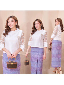 kudapy เซ็ทเสื้อสีขาว ผ้าไหมแต่งแขนลายลูกไม้มีเชื่่อผูกตรงแขน +ผ้าถุงสีม่วง ผ้าไหมแพรวากาฬสินธุ์ตัดสำเร็จ