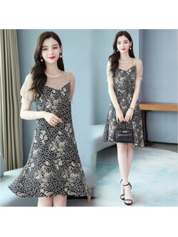 kudapy ชุดเดรสสีดำ ผ้าโพลีเอสเตอร์ผสม พื้นสีดำ พิมพ์ลายดอกไม้สีครีม คอเสื้อแต่งมุกสวย