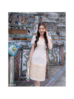 kudapy เดรสสั้นสีครีม ลายไทยคอวีแต่งกระดุม4ชิ้น