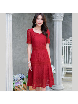 kudapy เดรสสั้นสีแดงสด ลูกไม้ผ้าดีเนื้อนิ่ม ลายสวย ดีเทลแต่งลูกไม้คาดช่วงเอว และสะโพก