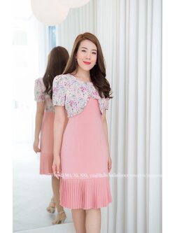 kudapy เดรสสั้นชายกระโปรงอัดพลีต สีชมพู ช่วงบนพิมพ์ลายดอกตามแบบ ผ้าฮานาโกะ ทรงสวยใส่สบายมากค่ะ