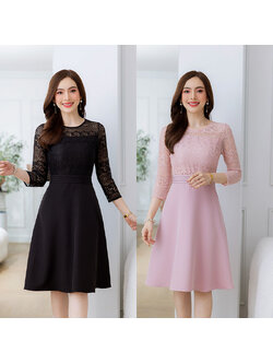 kudapy เดรสสั้นสีชมพู/สีดำ ลูกไม้กระโปรงพื้น สวยหรูดูดี ผ้าลูกไม้ลายสวย มีดีเทลตีเกล็ดชั้นรอบขอบเอวสวย ทำให้ใส่แล้วดูเอวเล็ก