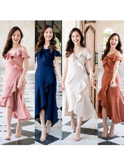 kudapy เดรสยาวสีชมพูกลีบบัว/สีกรม/สีครีม/สีน้ำตาลอมส้ม เป็นแบบเปิดไหล่มีสายเดียว เล่นเลเยอร์ลงมาที่ช่วงกระโปรง