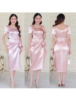 kudapy เดรสสั้นสีทองโรสโกลด์/สีชมพูพิ้งโกลด์ คอเหลี่ยม แขนสั้น จีบยกบ่าตั้ง กระโปรงสอบจับจีบข้างสะโพก ผ่าข้าง