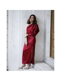 kudapy ชุดราตรียาวไปงานแต่ง เดรสยาวไหล่เดี่ยวเฉียงข้างสีดำกรมท่า ชมพูโรสโกลด์ แดงไวน์