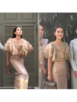 kudapy เสื้อไปงาน ผ้าแก้วคอปาดแคบสีครีมทอง แต่งระบายช่วงแขนเป็นทรงหน้าอก V Shape ระบาย 4 ชั้นสวยหรูมากๆค่ะรุ่นนี้