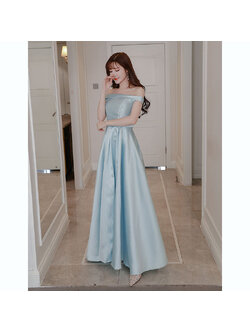 kudapy เดรสยาวสีฟ้า ปาดไหล่ทรงหรูแต่งโบว์เล็กด้ายหน้า เนื้อผ้าหนา ผ้าเงาสวยมาก