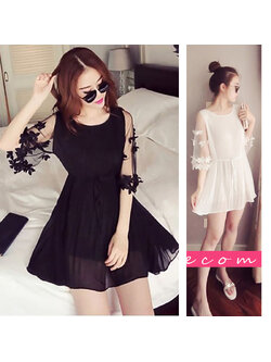 kudapy ชุดเดรสสั้นสีดำ,ขาว แฟชั่นอัดพลีท คอกลมแต่งแขนผ้าตาข่ายเนื้อนุ่มปักลูกไม้ เดรสสไตล์สวยหรูชุดเดรสใส่ออกงาน
