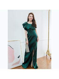 เดรสออกงานยาวสีเขียว ไหล่เฉียงแต่งระบาย