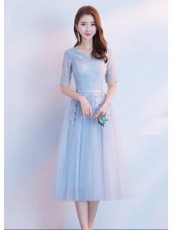 kudapy เดรสออกงานสุดหรู ตัวเสื้อผ้าลูกไม้เนื้อนุ่มสีเทา คอวี แขนสั้น