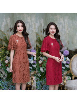 kudapy เดรสสั้นสีแดง/สีน้ำตาล แขนระบายแบบสวยใส่ง่าย ช่วงแขนแต่งดีเทลแขนบาน และระบายสองชั้น ดูเรียบแต่หรู