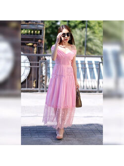 kudapy เดรสสายเดี่ยวอัดพลีทสีชมพู มีสายไขว้หลังผูกด้านหลัง กระดปรงทรงปล่อย