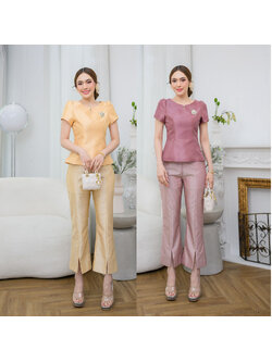 kudapy กางเกงผ้าไหมทรงขาม้าเต่อ ผ่าหน้า สวยเก๋ ดูทันสมัย สี แดง / สีดำ / สีครีมทอง / สีกะปิ ทรงม้าเต่อตีเกร็ดผ่าหน้า ซิปหลัง รุ่นนี้ไม่มีกระเป๋า (เฉพาะกางเกง)