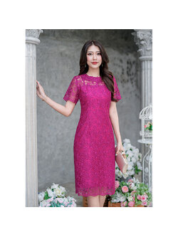 kudapy เดรสสั้นสีชมพูบานเย็น ลูกไม้ปักลายสวยงามเนื้อผ้ามีความเงาสวยดูหรูหรา