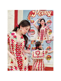 kudapy จั้มสูทขาสั้นสีครีมแดง เชอร์รี่ 3D แต่งลูกไม้ระบายขากางเกงงานสวย