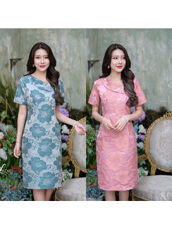 kudapy เดรสสั้นสีชมพูโรสโกล/สีเขียว ดีไซน์เก๋ รุ่นนี่เป็นงานปกข้างเดียว เนื้อผ้าเป็นลายทอนูนสามมิติ ตัวดอกไม้เนื้อผ้าจุดนี้จะมีความเงาและประกายชิมเมอร์