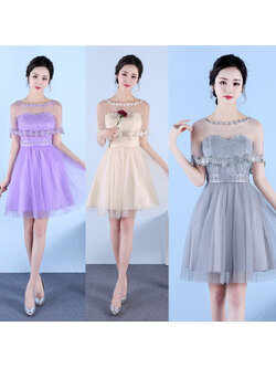 kudapy ชุดราตรีสั้นสีเทา เปิดไหล่ช่วงบนผ้าลูกไม้ ช่วงล่างเป็นผ้าซีทรู