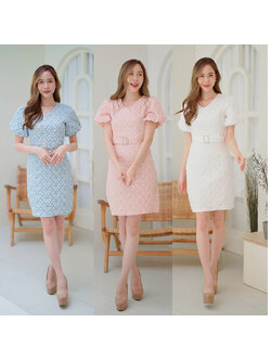 kudapy เดรสสั้นสีชมพู/สีขาว/สีเขียว ลายนูนคอวีมีเข็มขัด