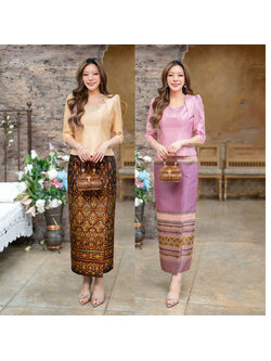 kudapy เชุดเซ็ทผ้าถุง+เสื้อผ้าไหมสี่เว้นจิตรลดาอัดกาวทั้งตัว เย็บซับในแบบกลับใส่สบายสวยมาก คอแหัวในแต่งกลิตเตอร์ช่วงอกเพิ่มความสวยงาม แขนเราทำแบบยกสวยหรูมาก