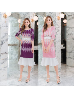kudapy เดรสสั้นผ้าไทยพิมพ์ลายสีชมพู/สีม่วง คอเหลี่ยมแขนสั้น กระโปรงชายระบายทรงหางปลา ผ้าลายไทย มีซับใน ซิหลัง