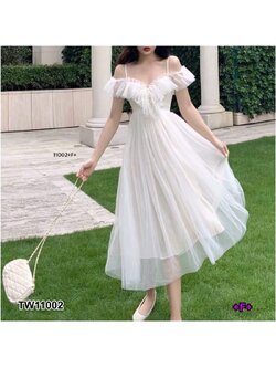 kudapy เดรสสายเดี่ยวสีขาว เว้าไหล่ผ้าตาข่ายระบาย สานอก มีซับใน งานเดรสพริ้วๆใส่สบาย มีซิปหลัง