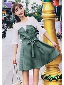 kudapy เดรสผ้าโพลีเอสเตอร์ผสมสีเขียวขี้ม้า เย็บต่อกับผ้าชีฟองเนื้อดีสีขาวช่วงหน้าอก S M