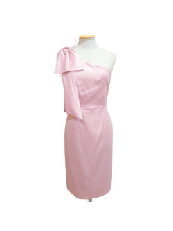 kudapy เดรสสั้นสีชมพูไหล่เฉียงข้าง เดรสบ่าเดี่ยวไหล่แต่งโบว์ใหญ่ งานมีซับใน ซิปหลัง เก็บทรงสวย เดรสสั้นทรงเอใส่ออกงาน