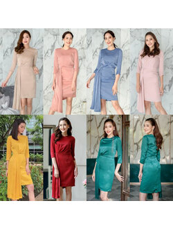 kudapy เดรสสั้นออกงาน ผ้าซาตินเครป คอกลม แขนสี่ส่วน กระโปรงเข้ารูปทรงสอบ แต่งผ้าเฉลียงยาวด้านข้าง สวยเก๋มากๆ